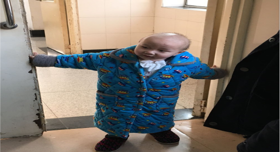 1459480813119774.png 图为儿童患者不忍我院志愿者离去_1.png