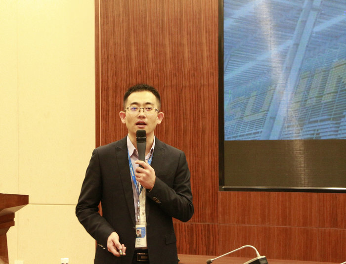 图为苏宁云商武汉地区物流公司副总经理吕敏 摄影：向慧_副本.JPG